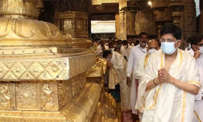 रेल मंत्री पीयूष गोयल ने भगवान वेंकटेश्वर मंदिर में पूजा-अर्चना की