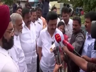 तमिलनाडु के मुख्यमंत्री ने बारिश प्रभावित कावेरी डेल्टा क्षेत्र का दौरा किया