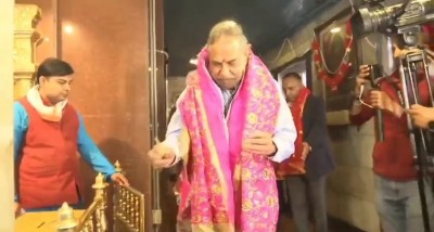 कांग्रेस के उम्मीदवार बनने के बाद आनंद शर्मा पहुंचे शिमला, कालीबाड़ी मंदिर में नवाया शीश