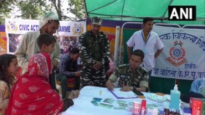 जम्मू-कश्मीर: CRPF 72 बटालियन ने पुंछ के सीमावर्ती गांव में चिकित्सा शिविर का आयोजन किया।