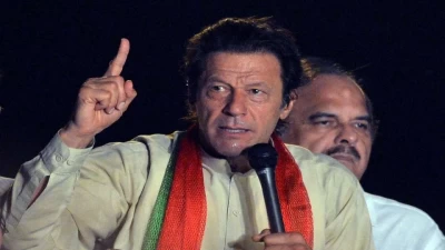 पाकिस्तान की सेना ने भ्रष्टाचार को रोकने के लिए कुछ नहीं किया: इमरान खान