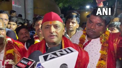 उत्तर प्रदेश: समाजवादी पार्टी के प्रमुख अखिलेश यादव ने सीतापुर में स्थित नैमिषारण्य की चक्रतीर्थ मंदिर में पूजा-अर्चना की।