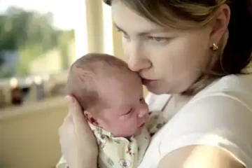 पहली बार बनी हैं मां तो आपको जरूर पता होनी चाहिए बेबी केयर से जुड़ी ये बातें