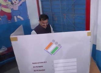 भोपाल में भाजपा प्रदेश अध्यक्ष वीडी शर्मा ने डाला वोट, जनता से की वोट डालने की अपील