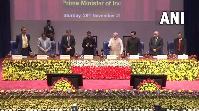 प्रधानमंत्री नरेंद्र मोदी ने सुप्रीम कोर्ट में संविधान दिवस समारोह में हिस्सा लिया और इस दौरान ई-कोर्ट परियोजना  वेबसाइट का उद्घाटन किया।