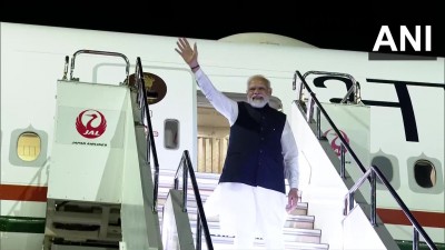 प्रधानमंत्री नरेंद्र मोदी अपनी दो दिवसीय जापान यात्रा संपन्न करके टोक्यो हवाई अड्डे से दिल्ली के लिए रवाना हुए।