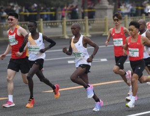 बीजिंग हाफ मैराथन के शीर्ष तीन धावकों के पदक छीने गए